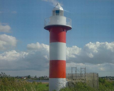 赤い帯が塗られて、ほぼ元の姿になりました。(9月15日撮影)